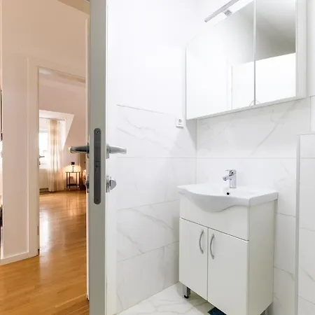 Flexible Selfcheckins 49 - - Parking - New - Luxury Apartment *